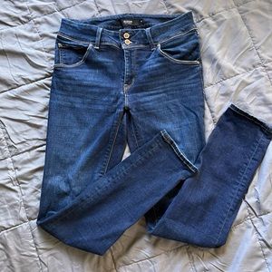 Hudson size 28 jeans Colin skinny collection. Worn only a handful of times.